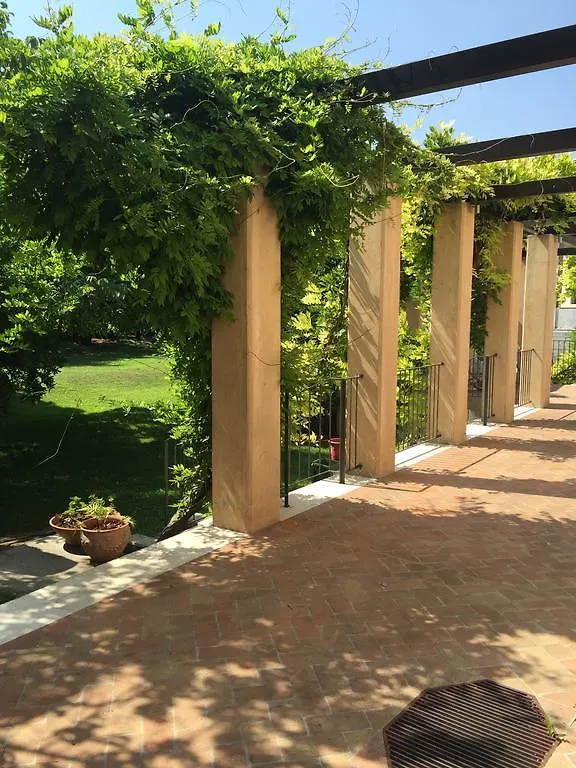 Ca'Bert Villa Dei Glicini Castelnuovo del Garda 3*,  Italy