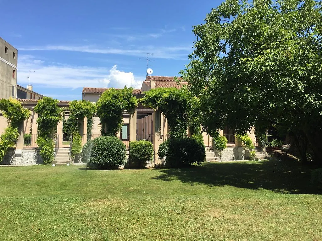 *** Bed & Breakfast Ca'Bert Villa Dei Glicini Castelnuovo del Garda Italy