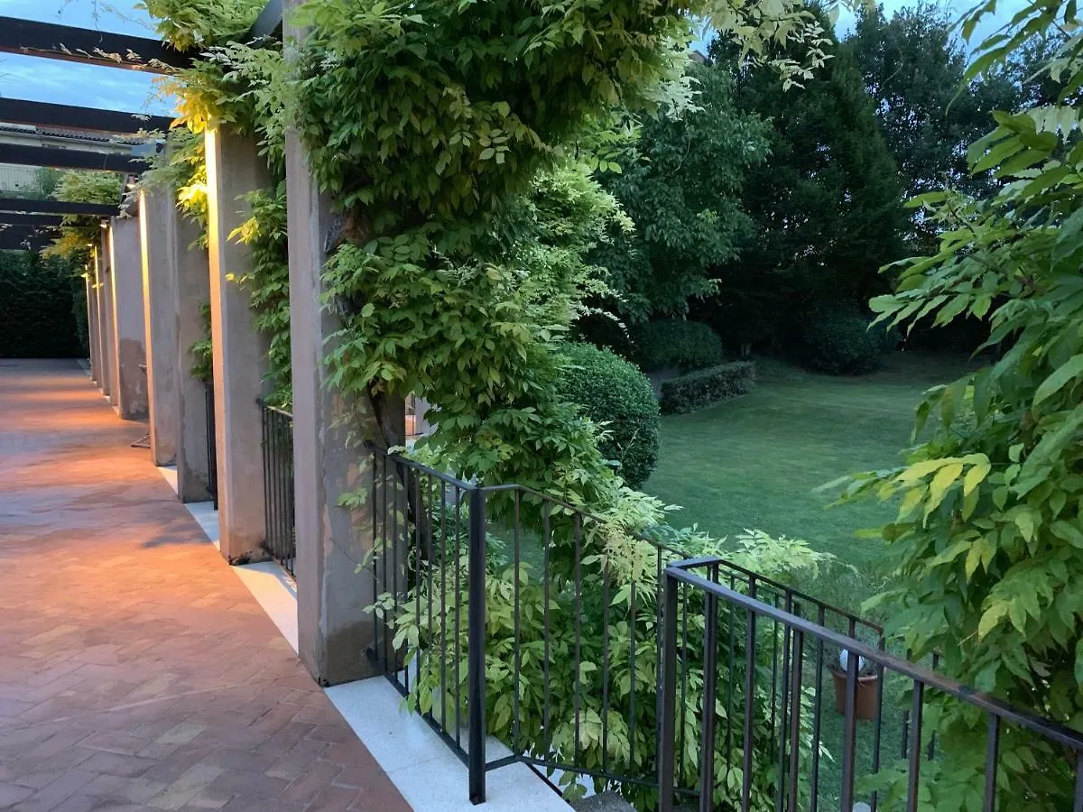 Ca'Bert Villa Dei Glicini Castelnuovo del Garda 3*,